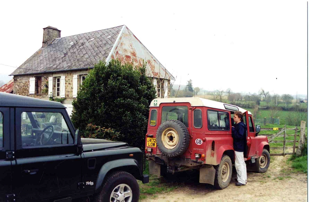 20020402 ANTON YAVORSKI + LAND ROVER.jpg